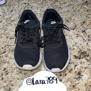 Nike Tanjun